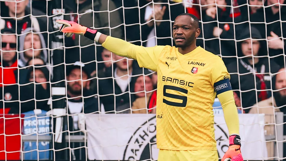 Kiper Prancis steve mandanda Rennais temp