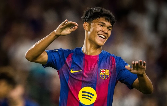 Pedro Fernández Gelandang Serang Barcelona